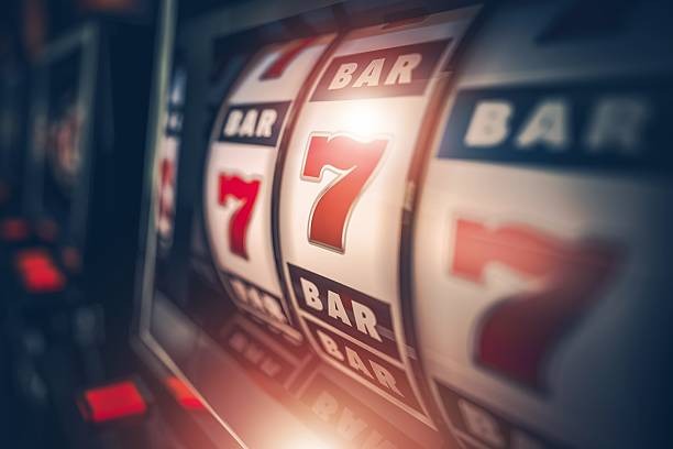 slot 123 poker app interface showing table controls and player positions
